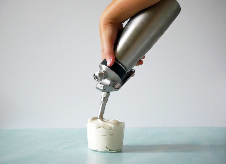 How to Make Apple Pie with Cold Whipped Cream Using a Cream Charger ?